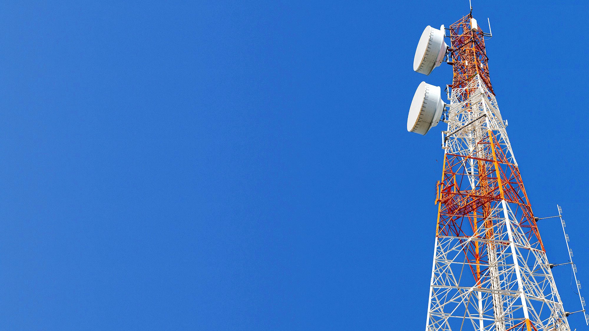 افزایش دوام و طول عمر رنگآمیزی دکل مخابراتی